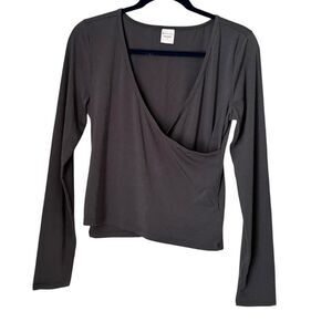 Athleta Cross front long Sleeve Top Women’s Size Medium Gray